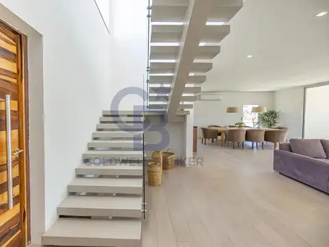 Casa en Alquiler Temporal con 1 cochera