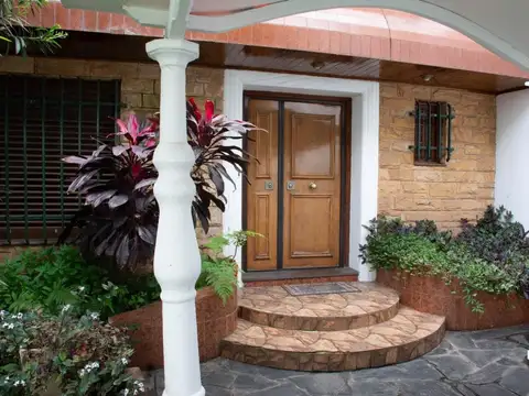Casa 5 Ambientes en Venta Constitucion