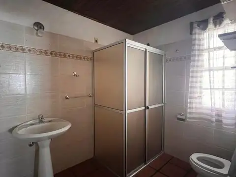 CASA EN ALQUILER- DESTACA UBICACIÓN Y ESTADO