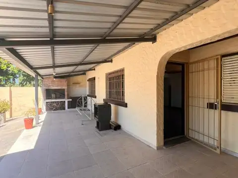 CASA EN ALQUILER- DESTACA UBICACIÓN Y ESTADO 