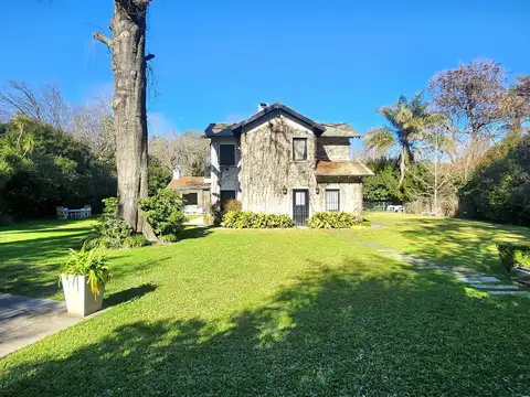 Casa 5 ambientes con 2 baños