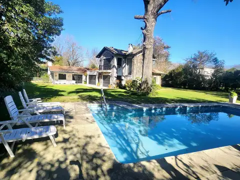 Casa en Venta con 2 cocheras