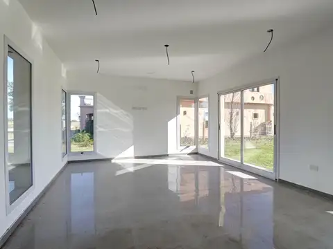 Casa 4 ambientes con 2 baños