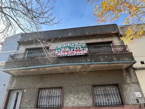 Propiedad en Block compuesta por 3 unidades de 2 , 3 y 4 ambientes . IDEAL INVERSOR