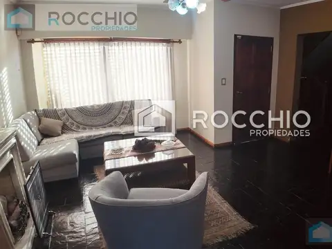 Casa 5 ambientes con 2 baños