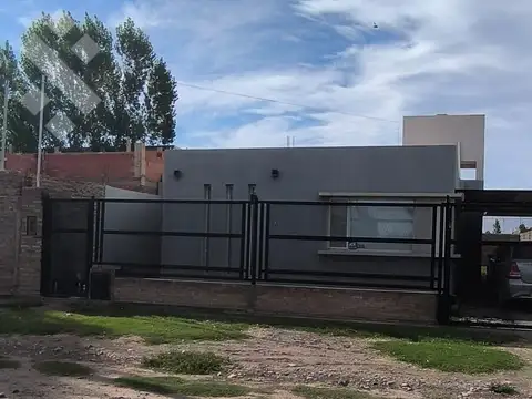 ALQUILER – HERMOSA CASA CON PILETA. SAN PATRICIO DEL CHAÑAR. NEUQUEN