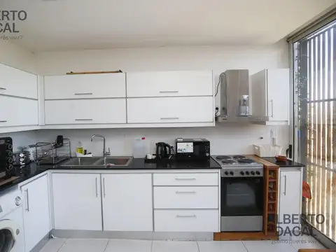 Casa 7 ambientes con 2 baños