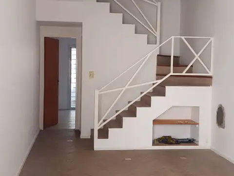 Casa en Alquiler con 1 cochera