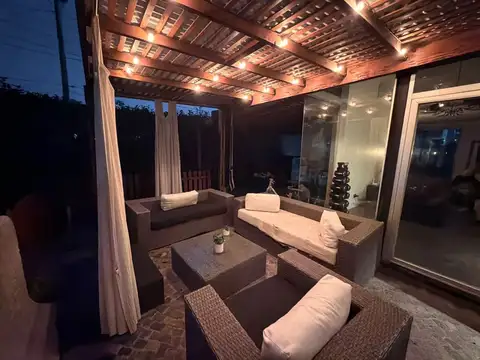 Casa 5 ambientes con 4 baños
