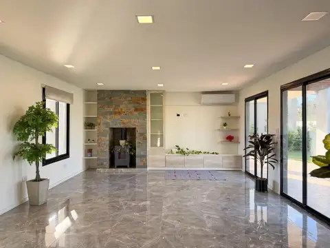 Casa en Venta en Prados del Oeste, USD 205.000