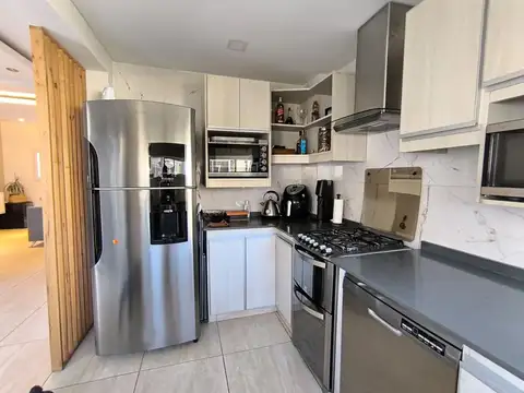 Casa 6 ambientes con 2 baños