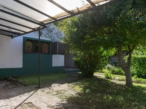 Casa 6 ambientes con 2 baños