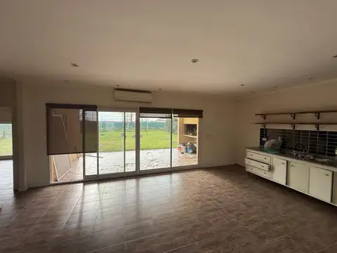 Casa en Venta con 4 cocheras