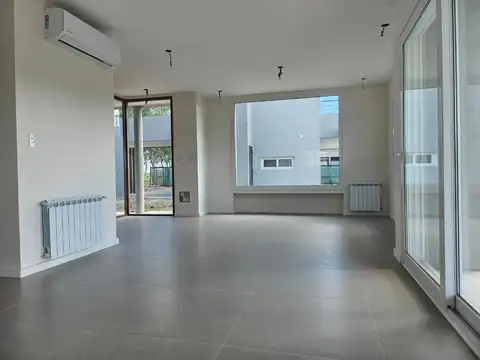 Casa en Venta en Haras Del Sur 3, USD 360.000