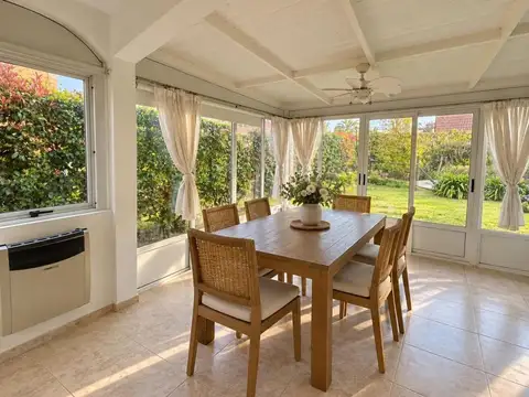 Casa en Venta con 3 cocheras
