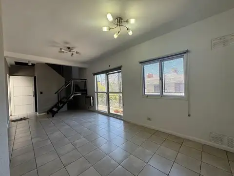 Depto Tipo Casa en Venta de 3 ambientes