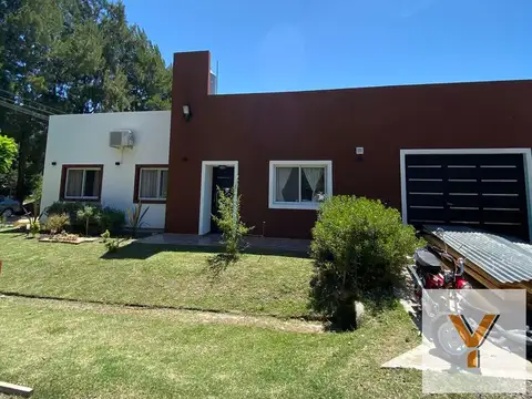 Casa en venta - 3 Dormitorios 3 Baños - 330Mts2 -  La Plata