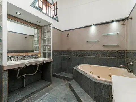 Casa 3 ambientes con 2 baños