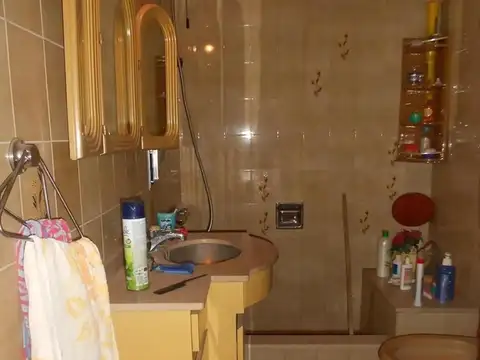 Olivos: Casa Sólida a Refaccionar en Ubicación Inmejorable (