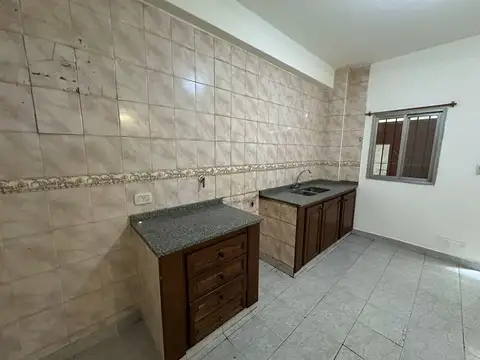 Depto Tipo Casa en Alquiler en Lanus Este, $ 675.000