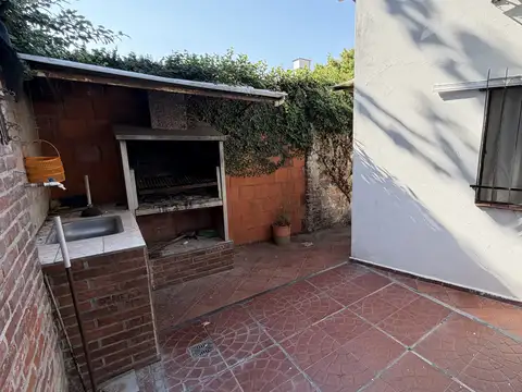 PH 2 AMBIENTES AMPLIO CON PATIO Y PARRILLA