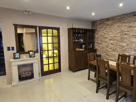 Casa 3 ambientes con 2 baños