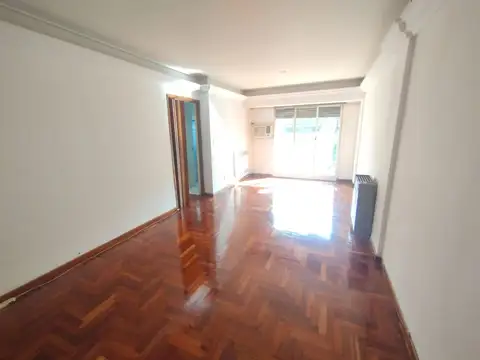  EN EXC. UBICACION, CON BALCON CORRIDO AL FRENTE, EN MUY BUEN ESTADO 