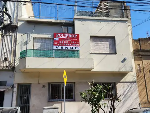 PH 3 AMB. 1ER PISO POR ESCALERA - AL FRENTE - BALCON - MUY LUMINOSO - TERRAZA