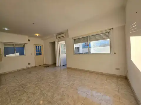 Depto Tipo Casa en Venta en Mataderos, USD 85.000
