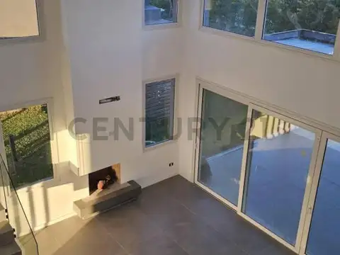 Casa 6 ambientes con 3 baños
