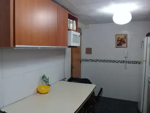 Bv 27 De Febrero 1800, Piso 2