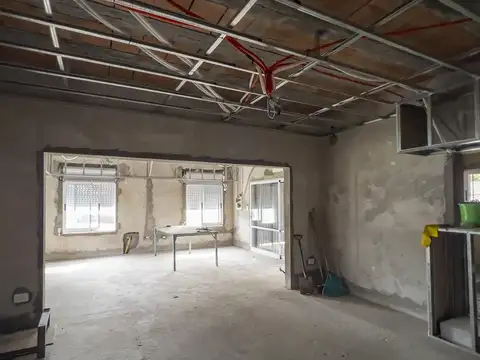 Casa 6 ambientes con 2 baños