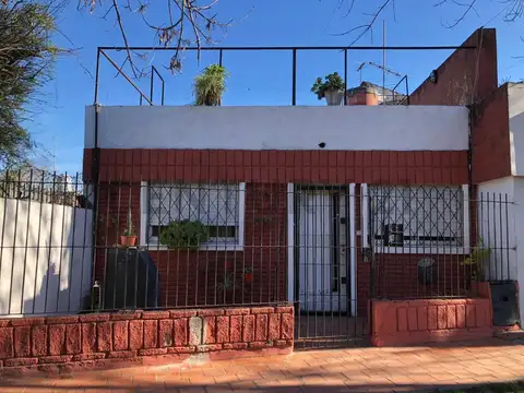 VENTA CASA 3 AMBIENTES EN BURZACO