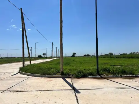  SE VENDE LOTE ESQUINA 352M2 (15x23,52) UNICO EN ABRAS 