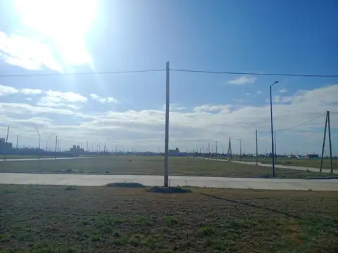  SE VENDE LOTE ESQUINA 352M2 (15x23,52) UNICO EN ABRAS 