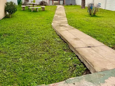 Venta Casa Aldo Bonzi 2 dorm Lote 10x30 jardín