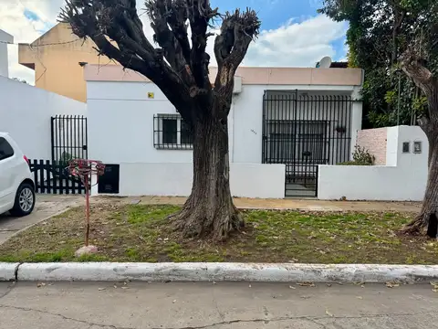 Venta Casa Aldo Bonzi 2 dorm Lote 10x30 jardín