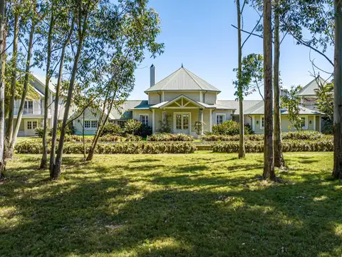 Chacra en venta de 5 has. con casa de 1000 mt2 100