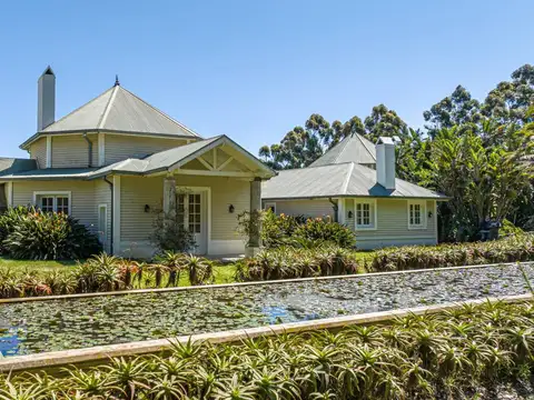 Chacra en venta de 5 has. con casa de 1000 mt2 100