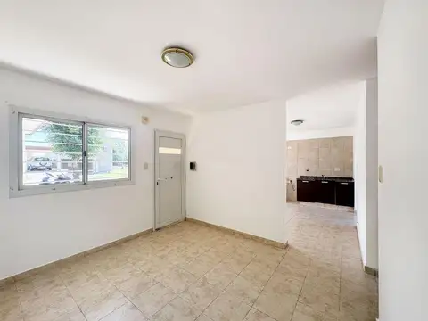 Casa 5 ambientes con 1 baño