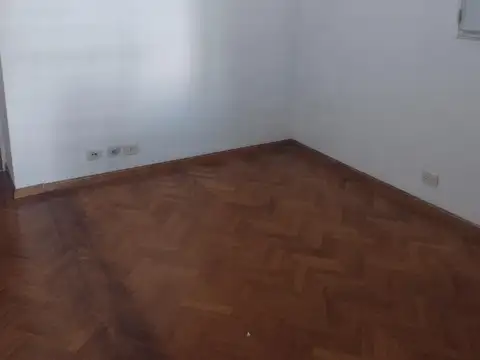 HERMOSO Y AMPLIO MONOAMBIENTE BALCON A/A