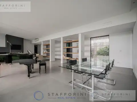 Casa en Venta con 4 cocheras