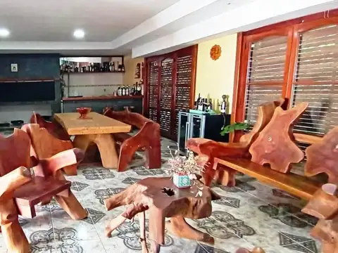 Casa en Venta con 5 cocheras