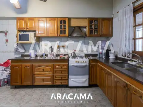 Casa en Venta en Luis Guillon, USD 200.000