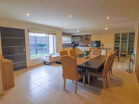 Casa en Venta en Cipolletti, USD 340.000