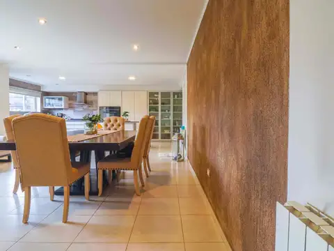 Casa 7 ambientes con 3 baños