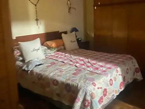Casa 6 ambientes con 2 baños