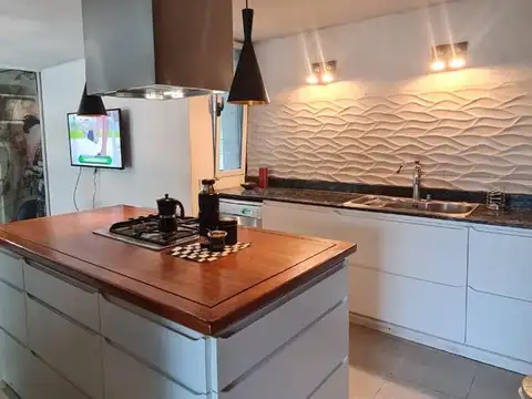 Venta casa 4 dormitorios con pileta y jardín, Ricardone