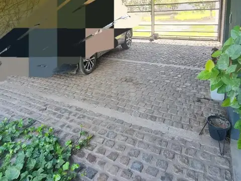 Venta casa 4 dormitorios con pileta y jardín, Ricardone