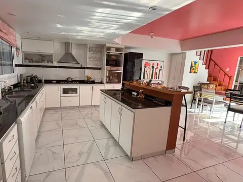 Casa en Alquiler en Paternal, USD 6.000